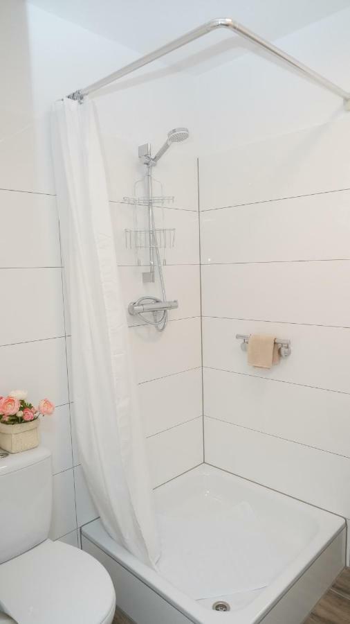 Apartment 900M To Exhibition Dusseldorf Bagian luar foto